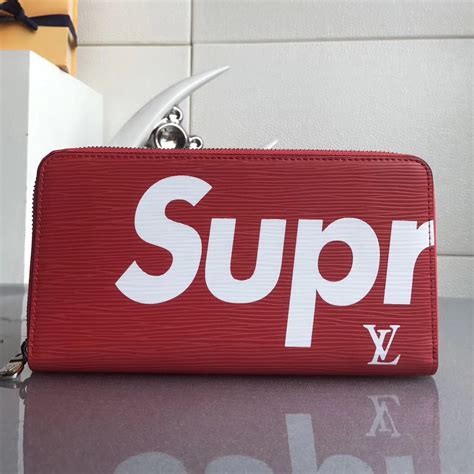 how does louis vuitton package their supreme wallets